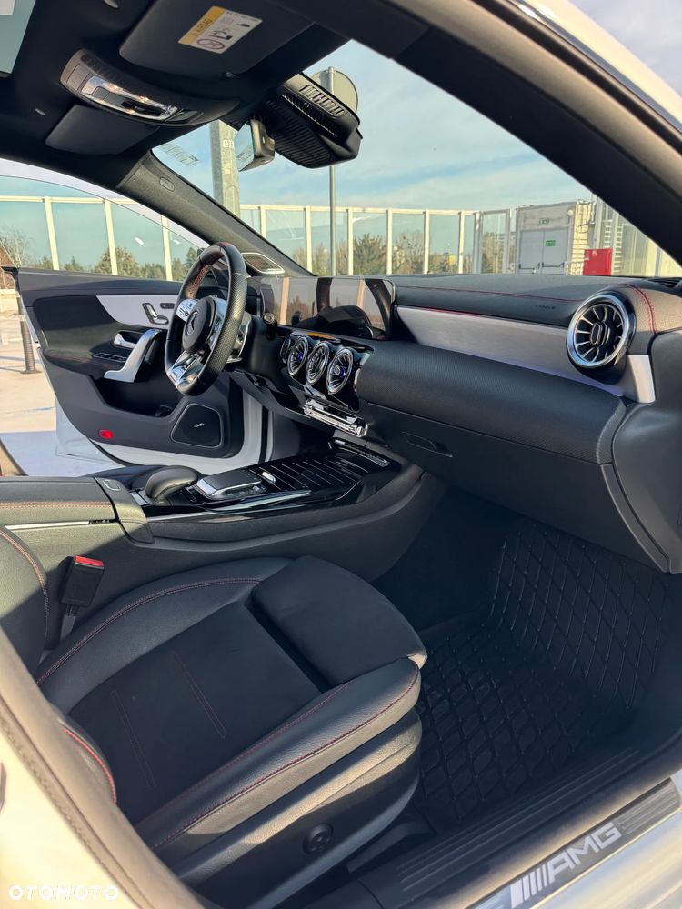 Mercedes-Benz CLA - 4