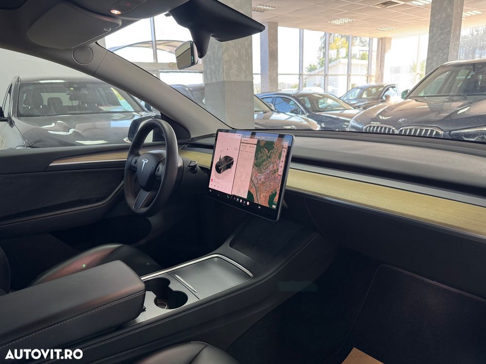 Tesla Model Y - 6