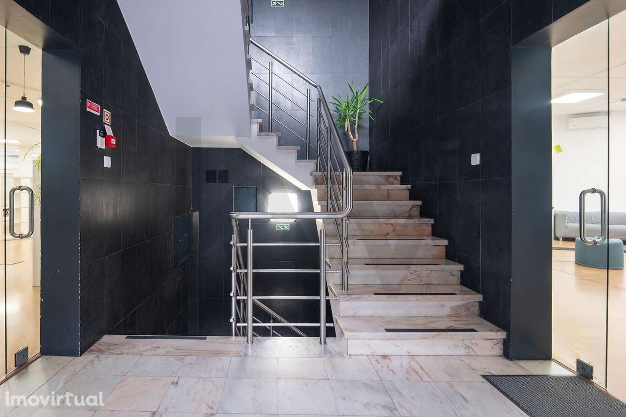 Espaço de Escritório com 100 m2 em Linda-a-Velha, Oeiras - Grande imagem: 3/7