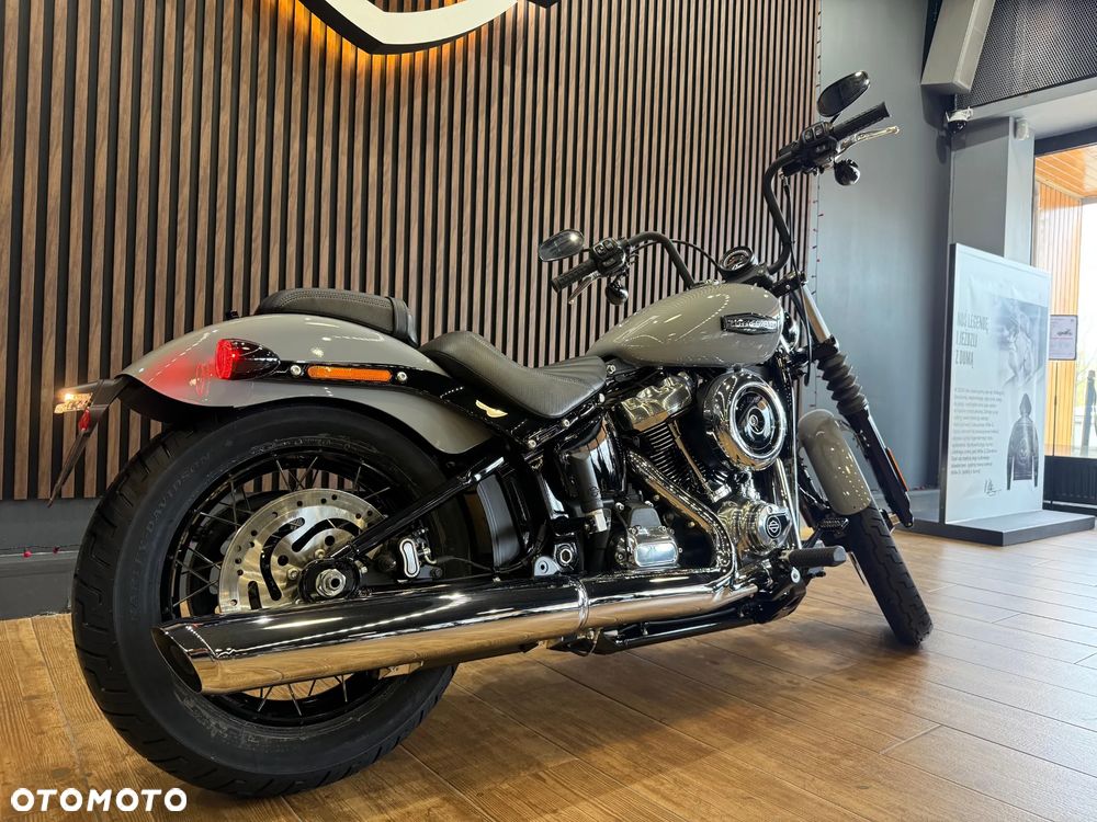 Harley-Davidson Softail Street Bob - 10