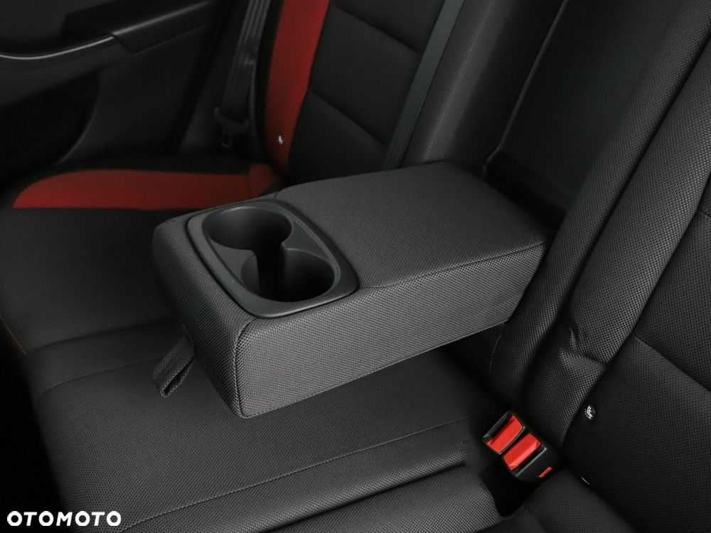 Hyundai i30 1.6 T GDI Turbo - 38