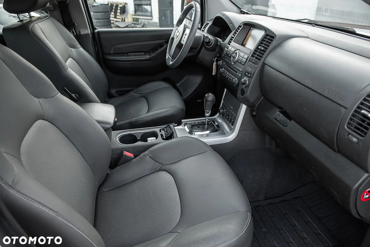 Nissan Navara 3.0 D V6 - 27