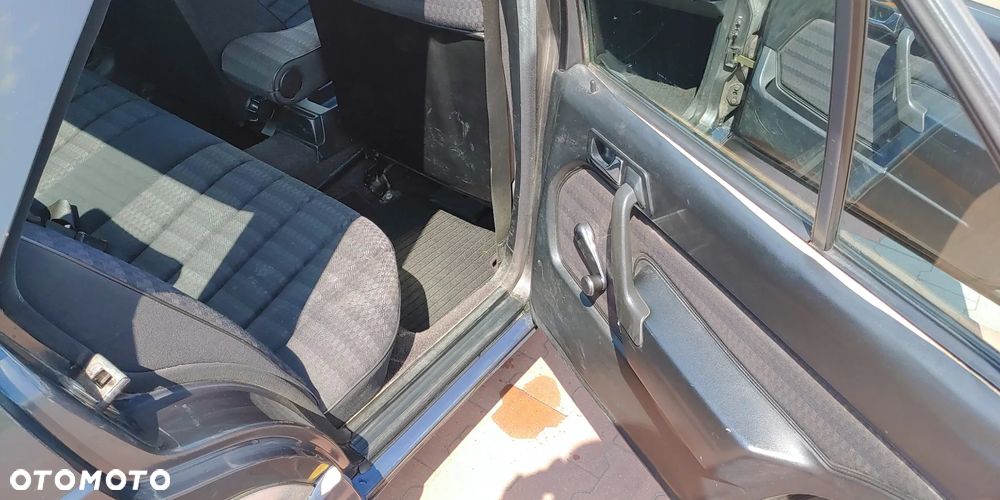 Mercedes-Benz W201 (190) - 7