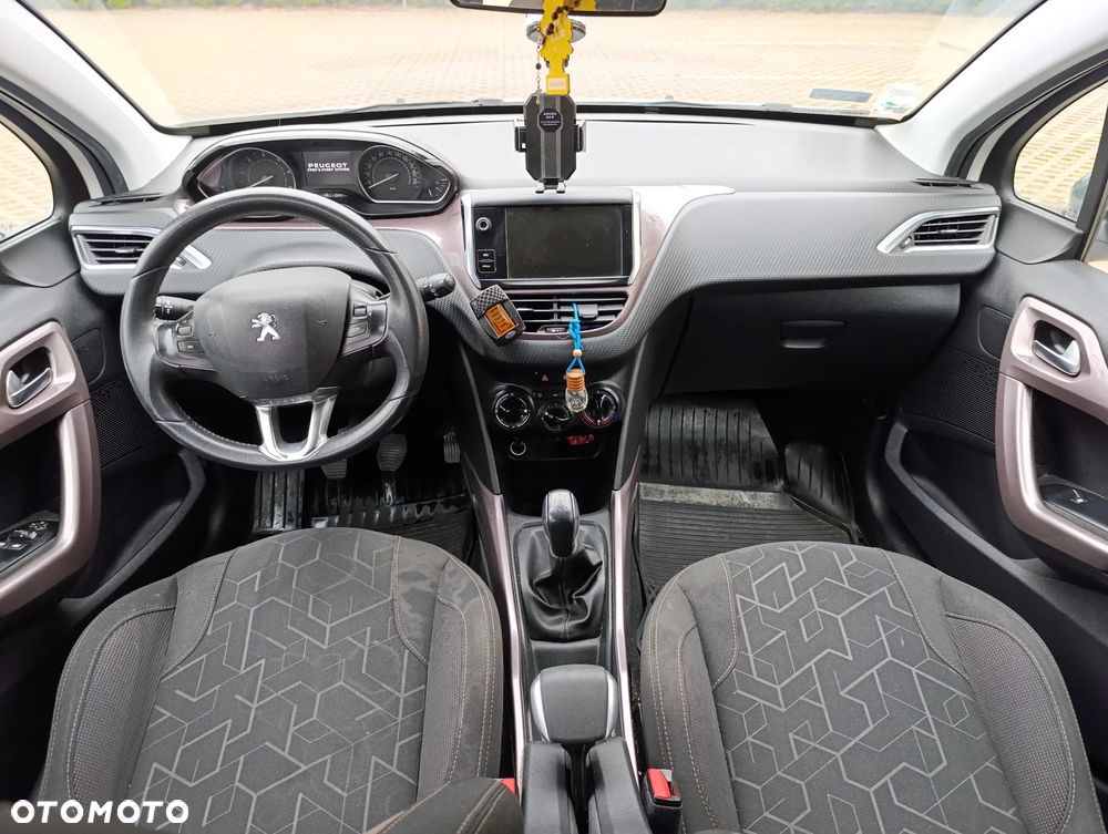 Peugeot 2008 1.6 e-HDi Style S&S - 9