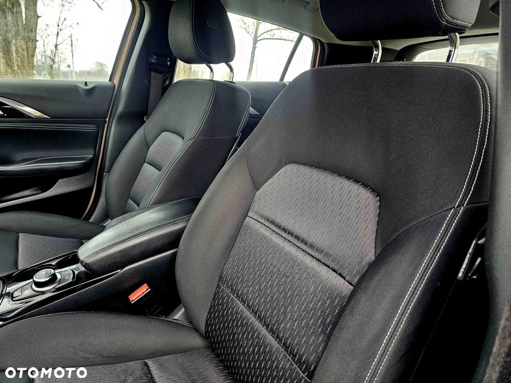 Infiniti Q30 1.6t Premium - 18