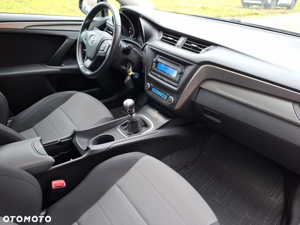 Toyota Avensis 1.6 Active - 8