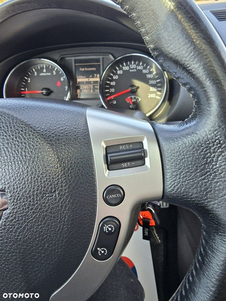 Nissan Qashqai - 25