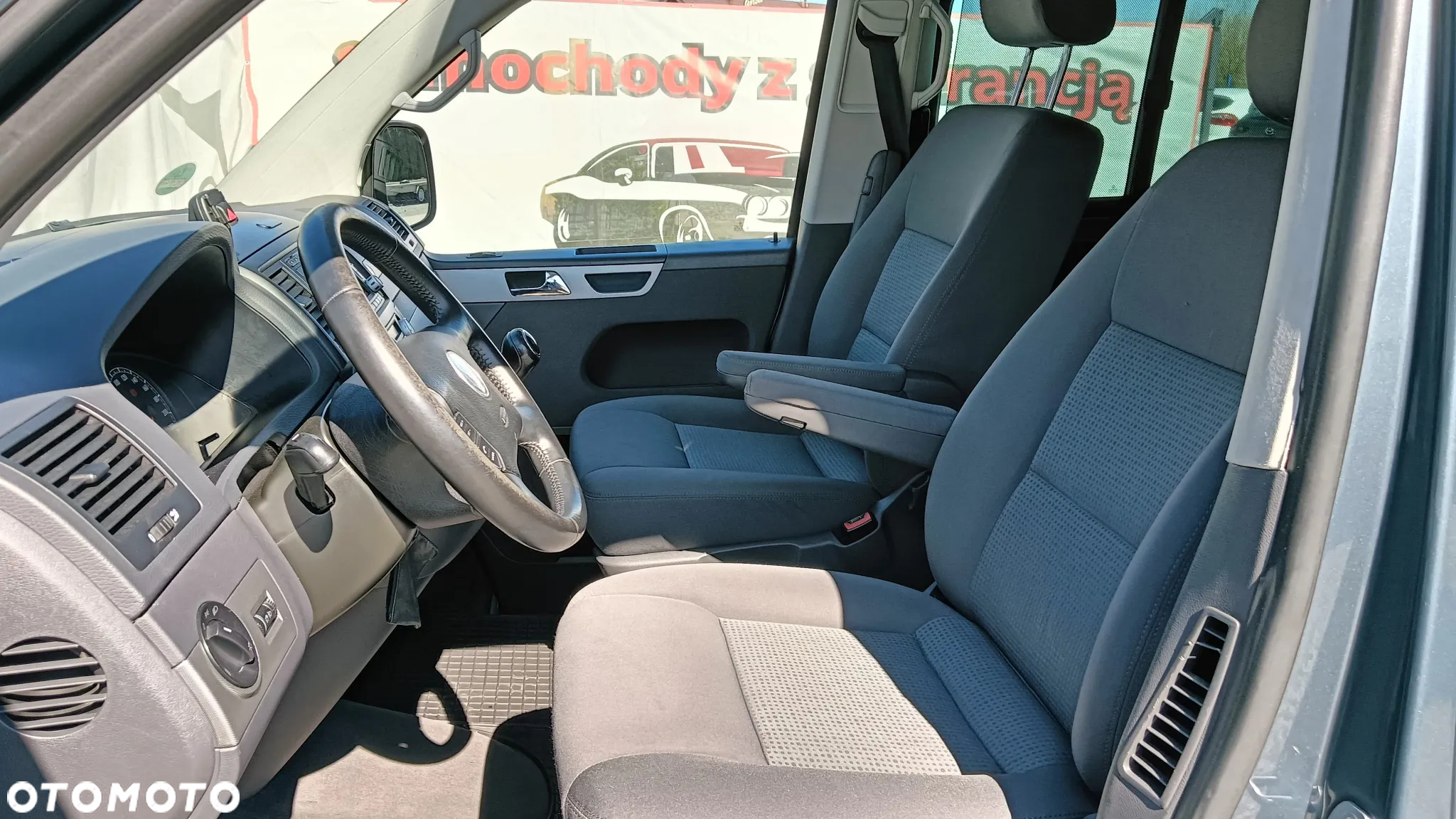 Volkswagen Multivan - 12