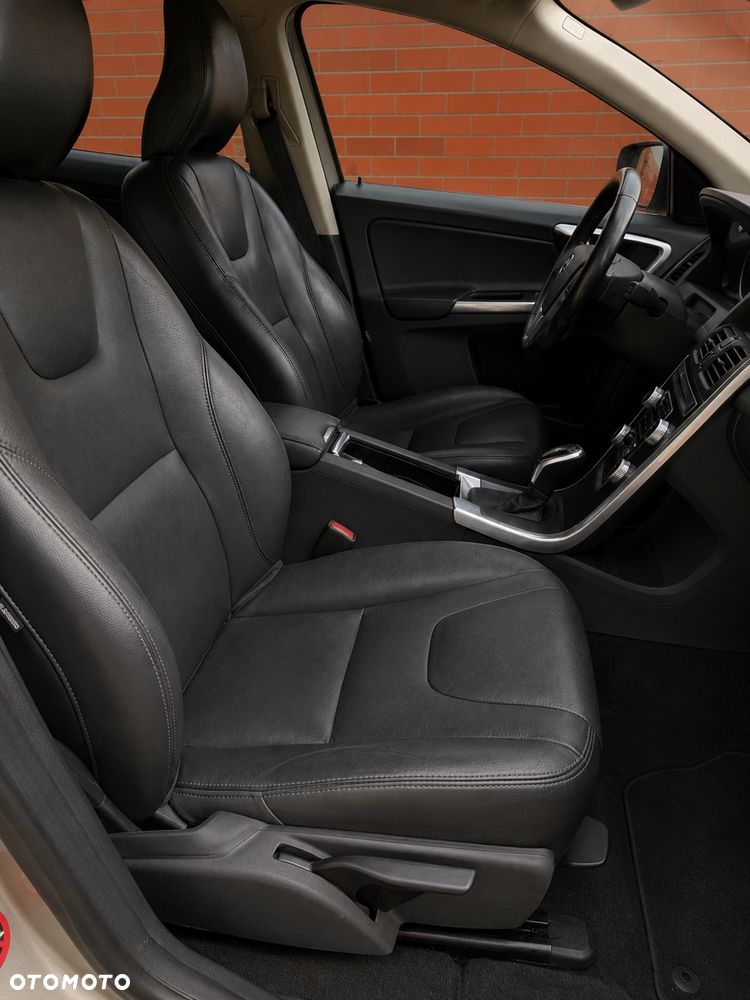 Volvo XC 60 D4 Geartronic Momentum - 13
