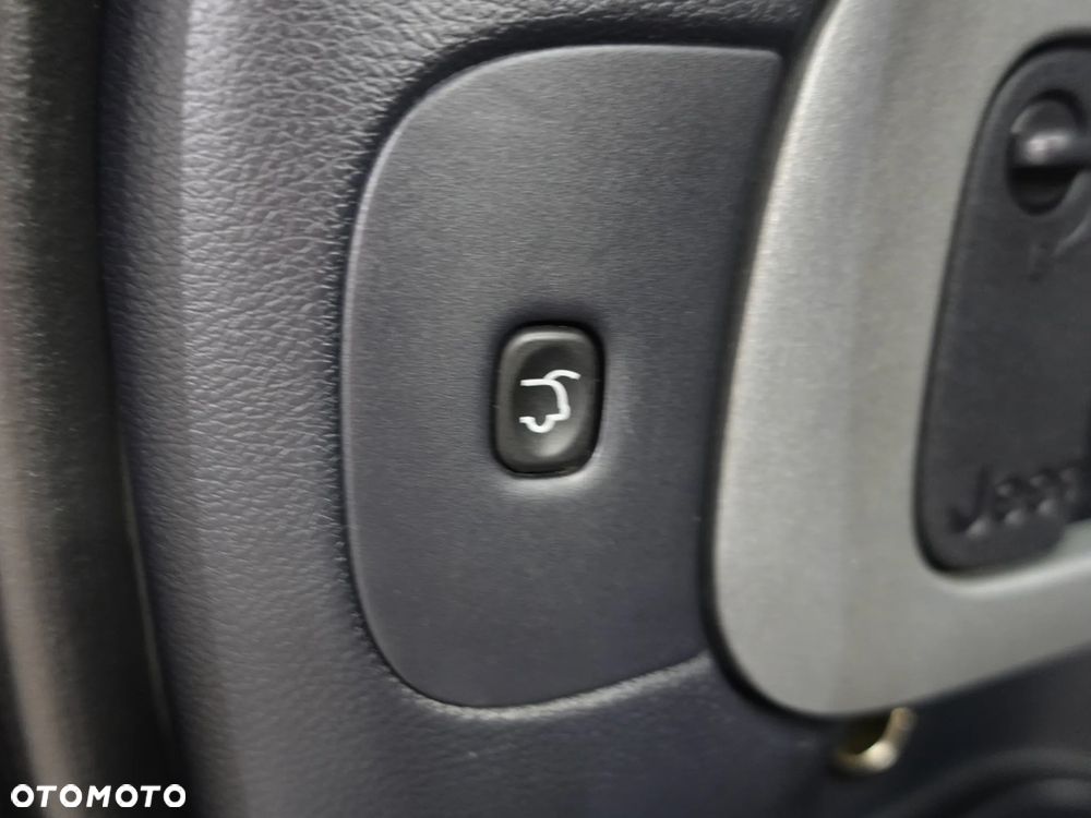Jeep Cherokee - 23