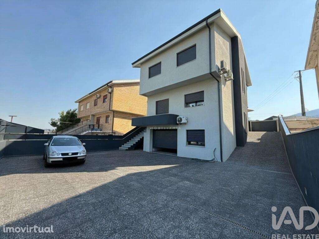 Casa / Villa T3 em Campo e Sobrado de 240,00 m2 - Grande imagem: 2/19