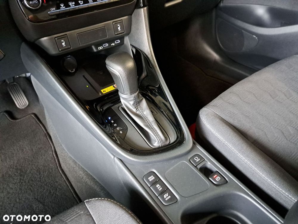 Toyota Yaris Hybrid 1.5 Style - 26