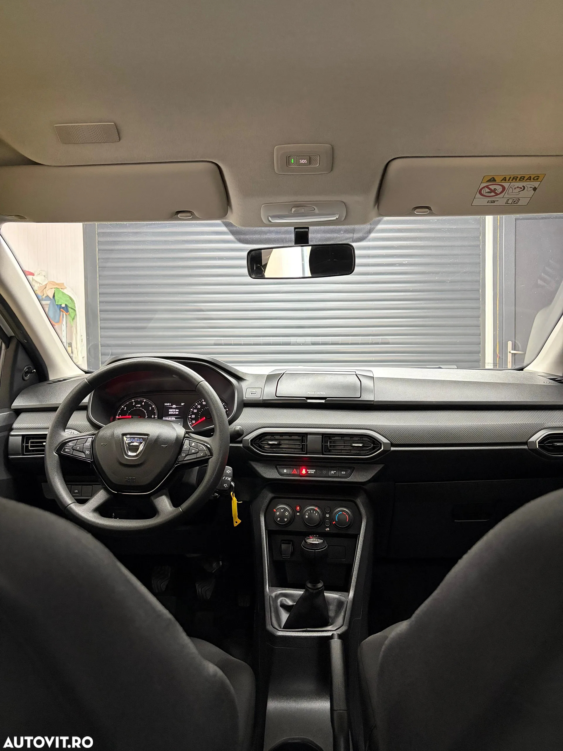 Dacia Logan TCe 90 Essential - 8