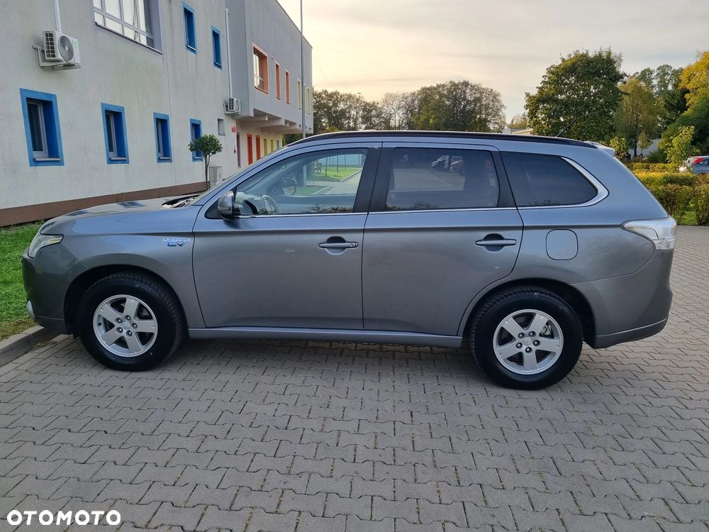 Mitsubishi Outlander Instyle NAVI + - 7
