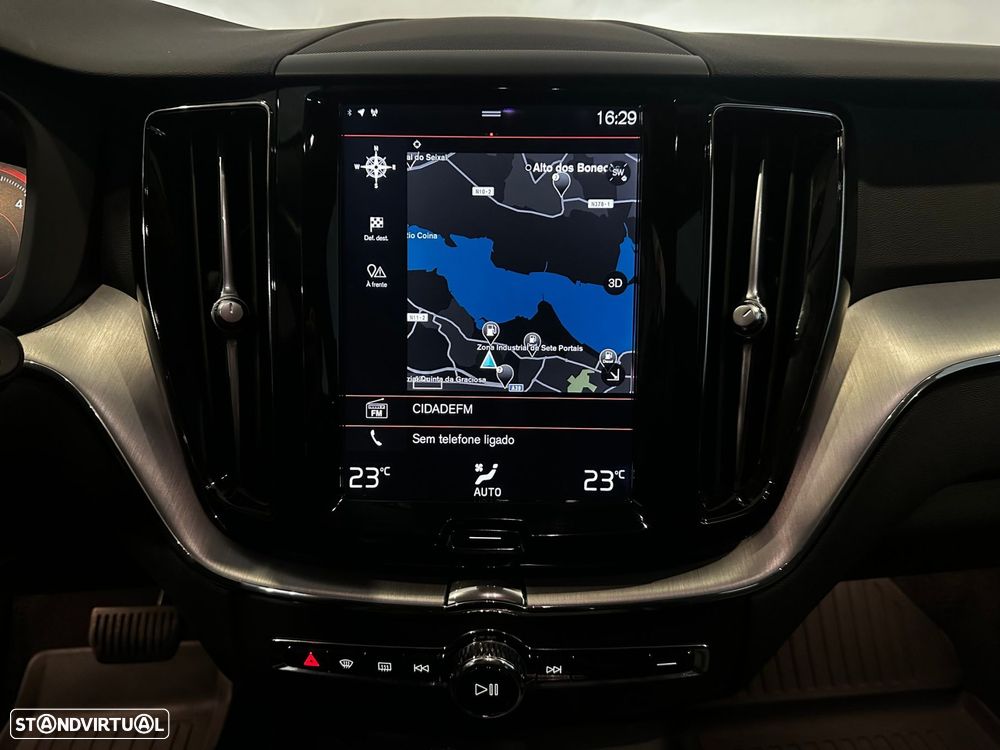 Volvo XC 60 2.0 D4 Momentum AWD Geartronic - 24