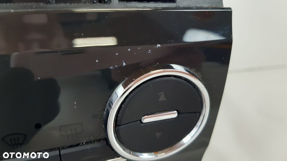 MASERATI GHIBLI RADIO 68257004AA - 4