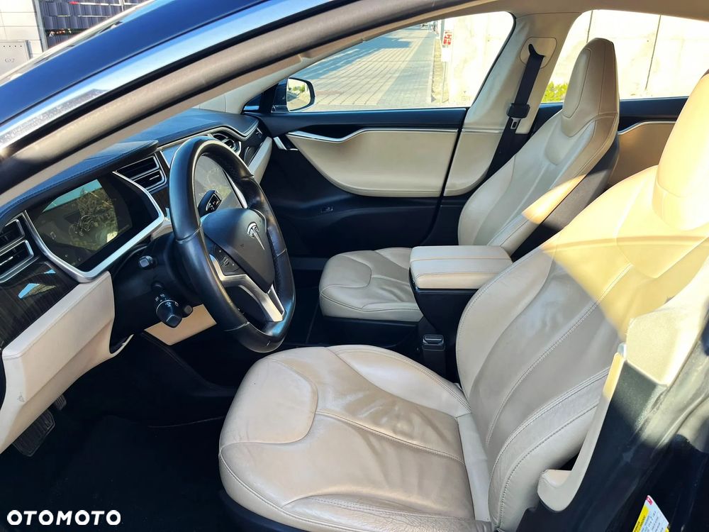Tesla Model S - 9
