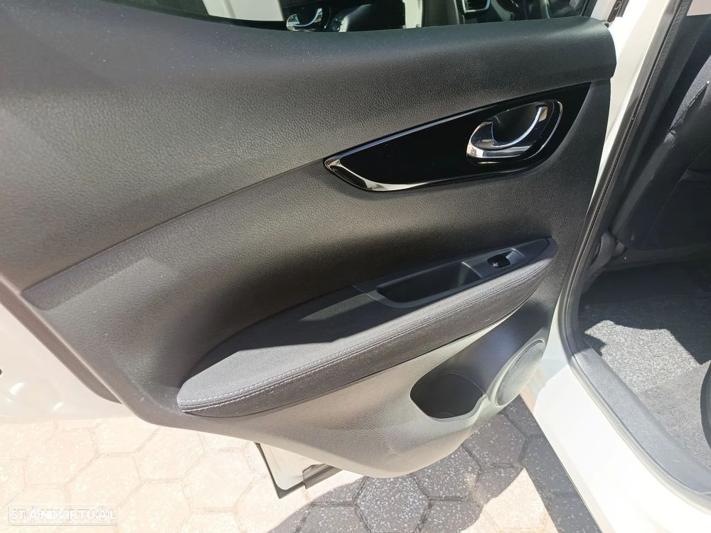 Nissan Qashqai 1.5 dCi N-Connecta - 29