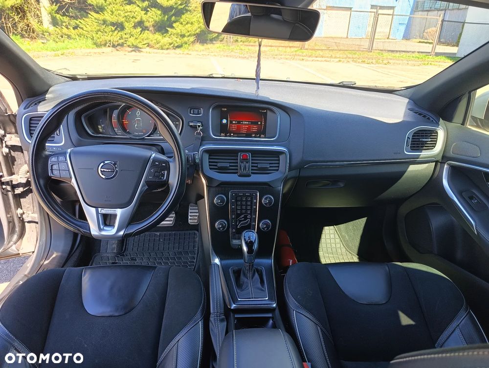 Volvo V40 D2 Geartronic RDesign - 17