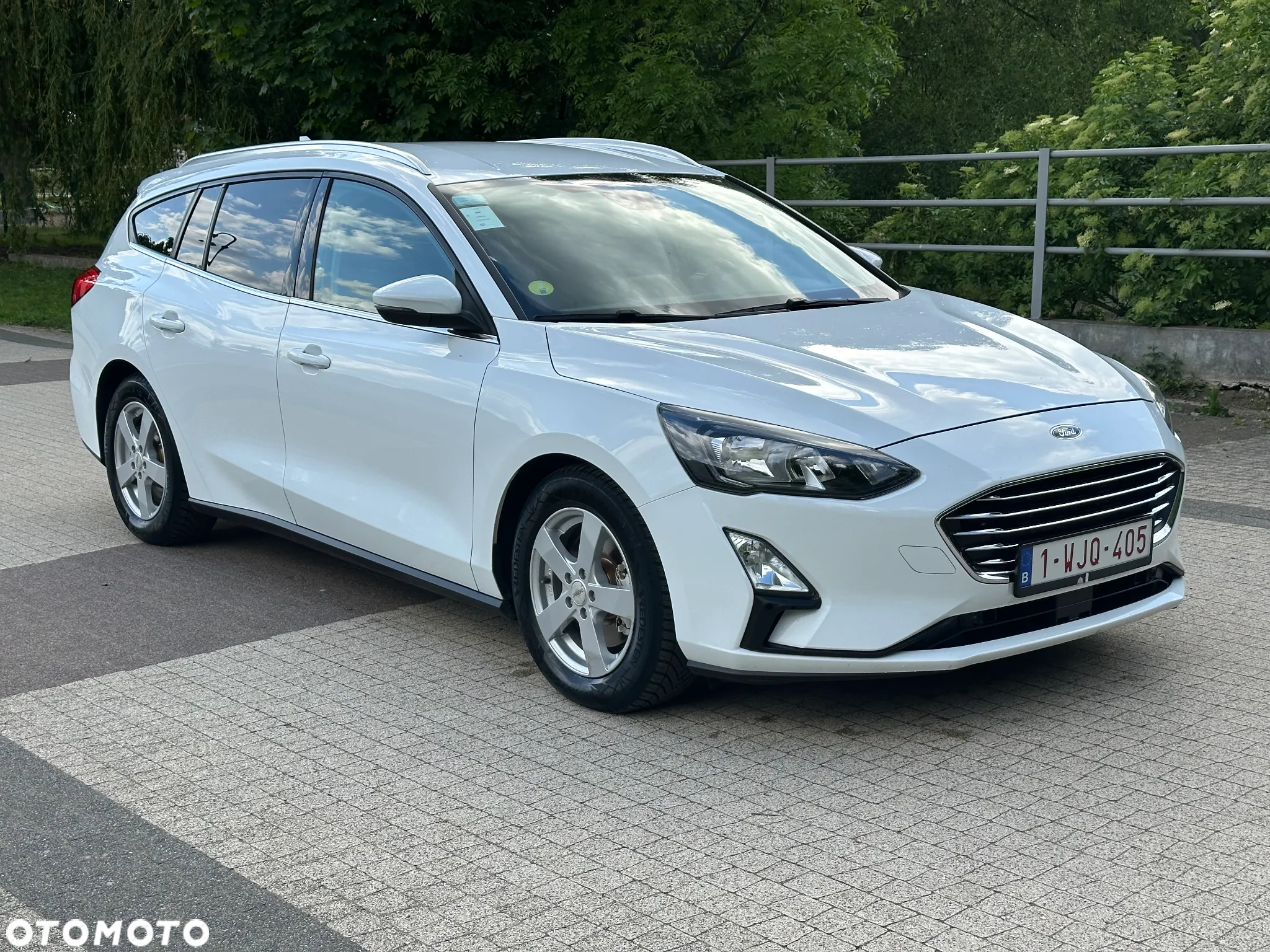 Ford Focus Turnier 1.5 EcoBlue Start-Stopp-System TITANIUM - 2