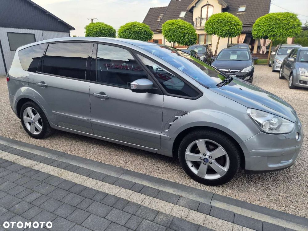 Ford S-Max - 11