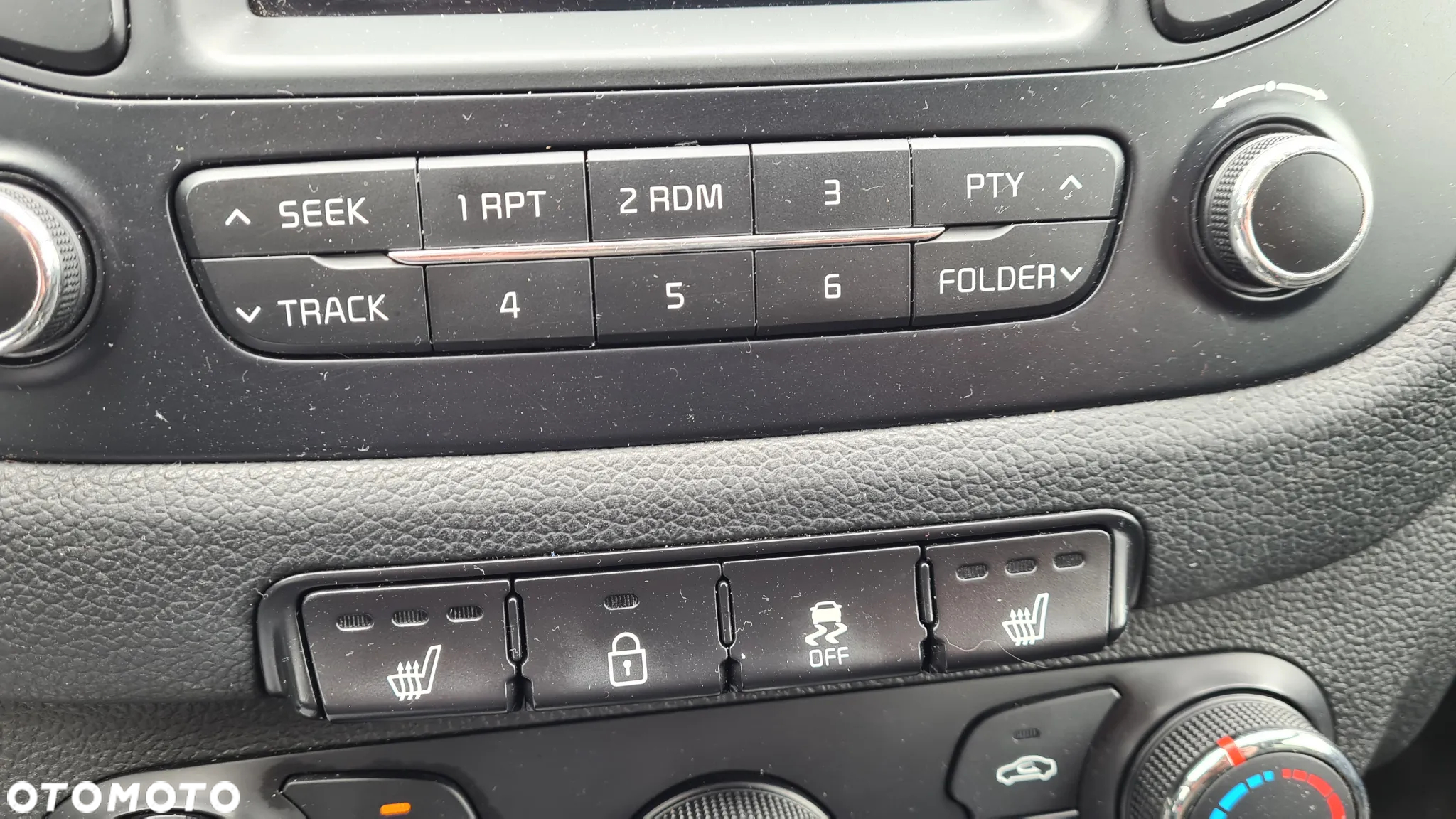 Kia Ceed - 32
