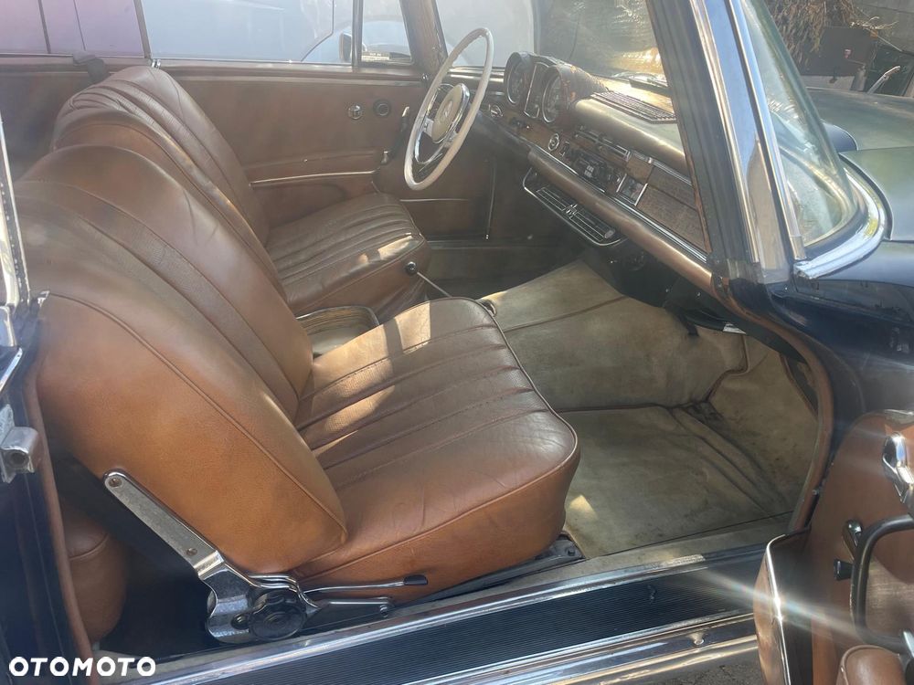 Mercedes-Benz W111 - 11