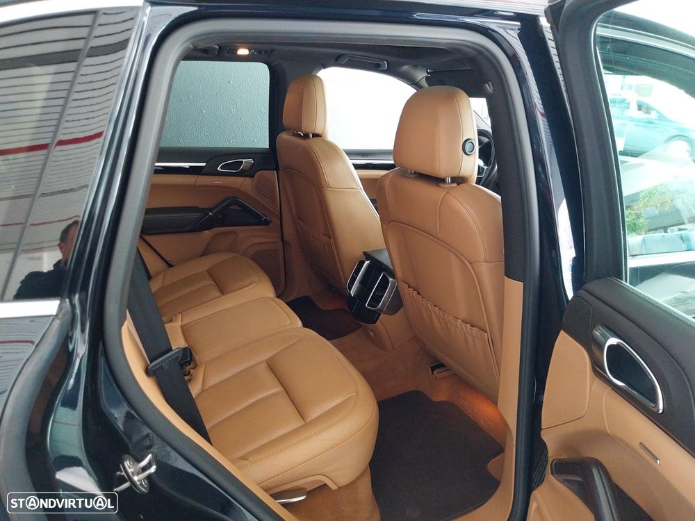Porsche Cayenne - 15
