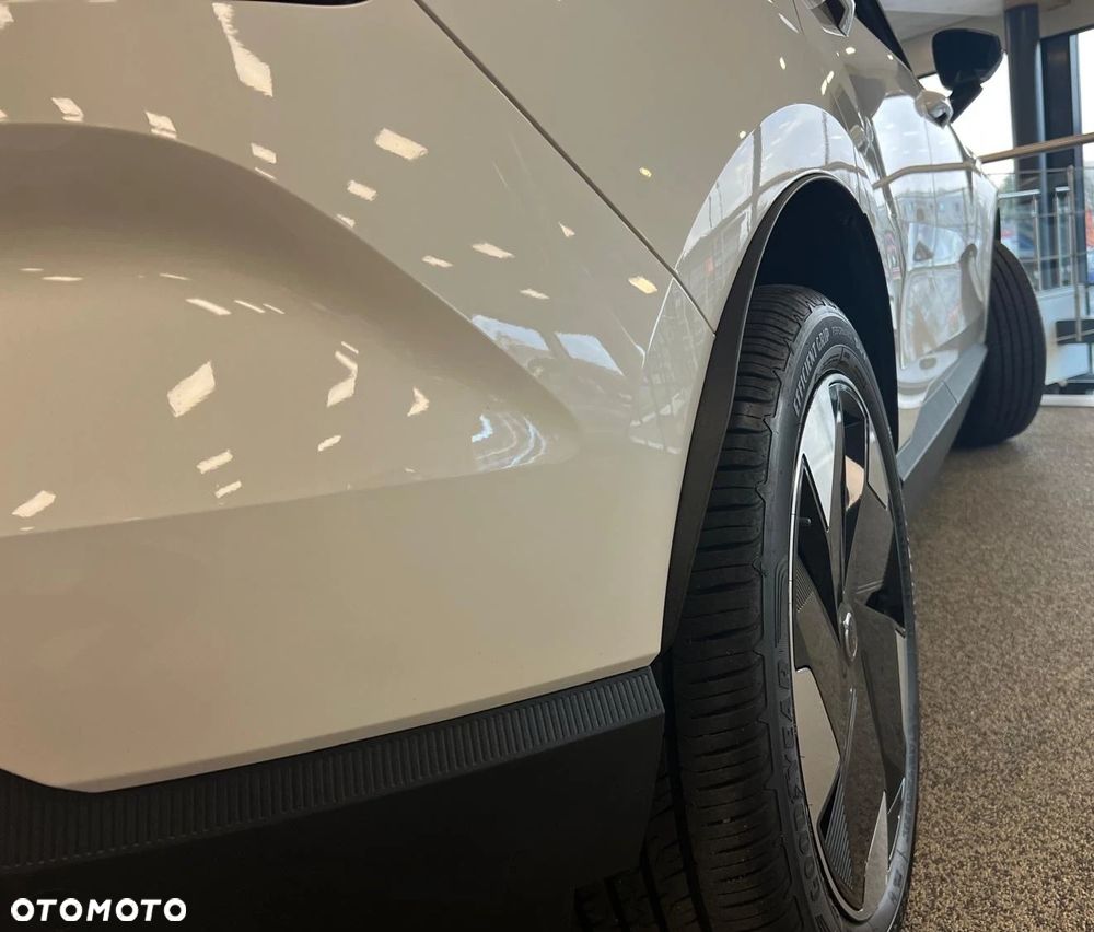 Volvo EX30 Single Motor Extended Range RWD Plus - 17