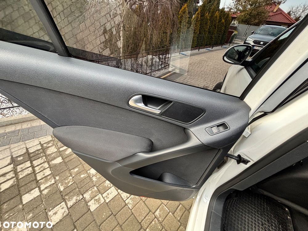 Volkswagen Tiguan - 13