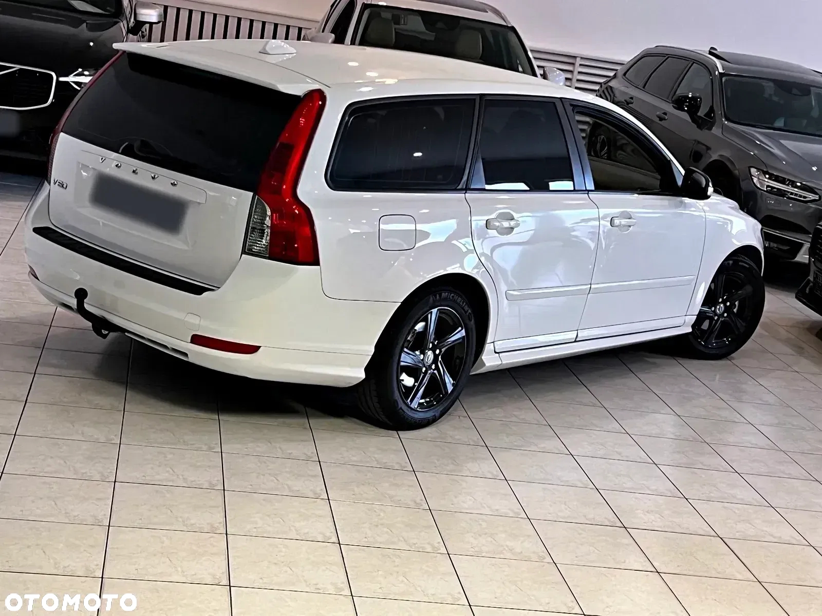 Volvo V50 D2 R-Design - 4
