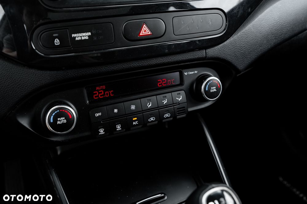 Kia Carens 1.7 CRDi 141 ISG Vision - 33