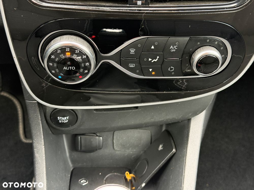 Renault Clio 1.2 16V 75 Limited - 20