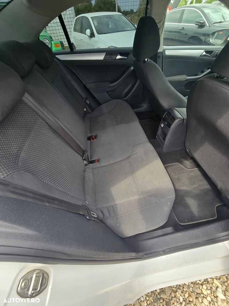Volkswagen Jetta 1.6 TDI DSG Comfortline - 16