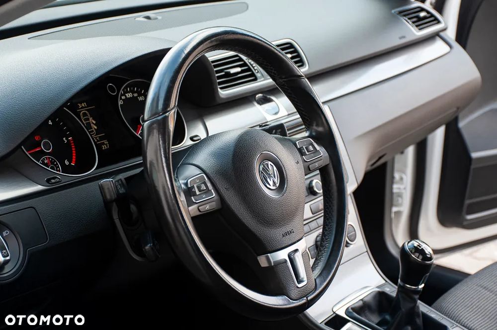 Volkswagen Passat 2.0 Blue TDI SCR Highline - 25