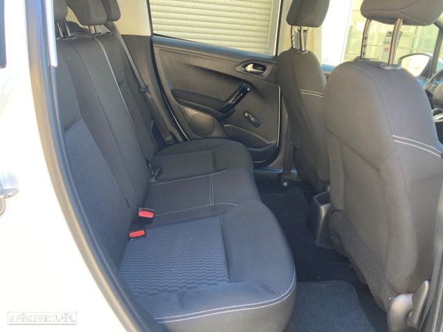 Peugeot 208 1.6 BlueHDi Style - 29