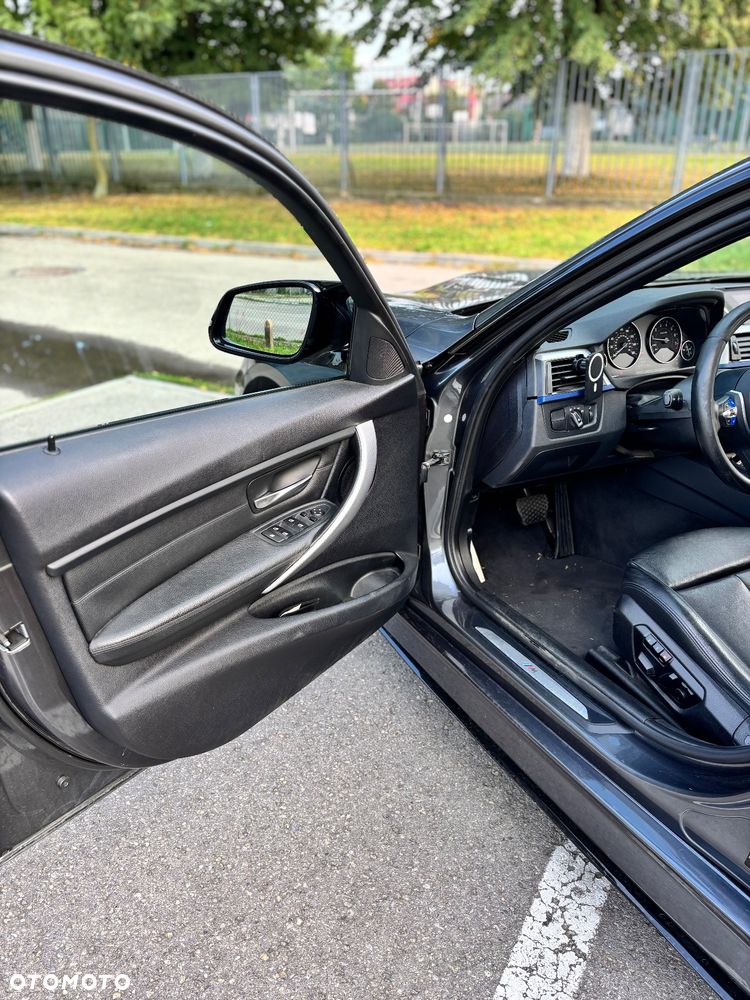 BMW Seria 3 335i - 12
