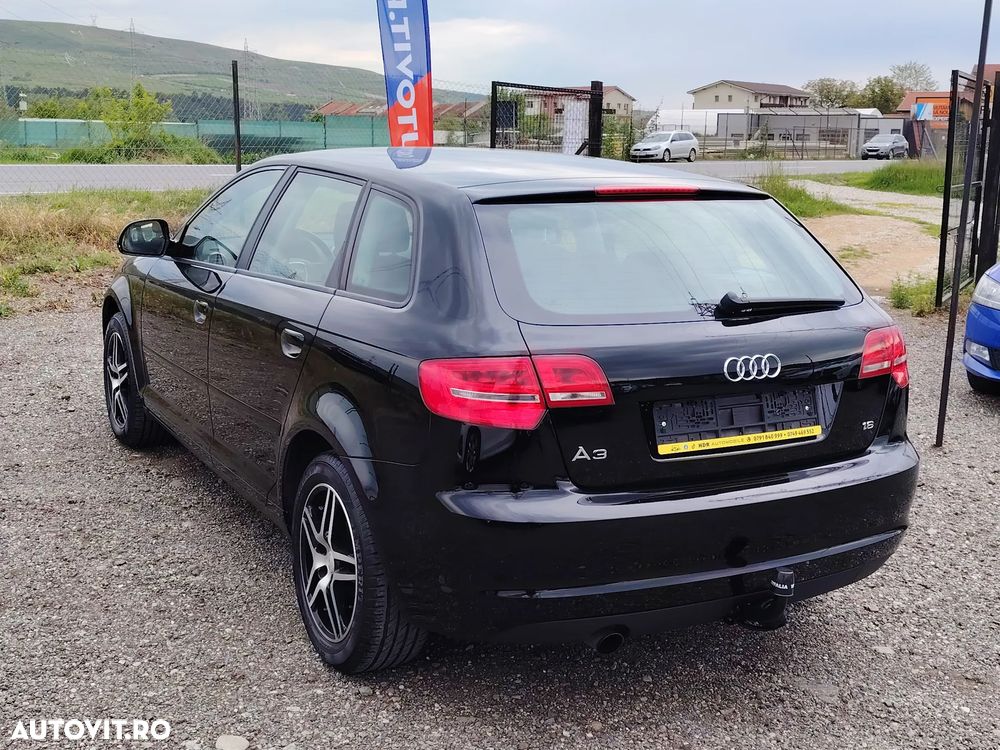 Audi A3 1.6 Sportback S tronic Attraction - 8