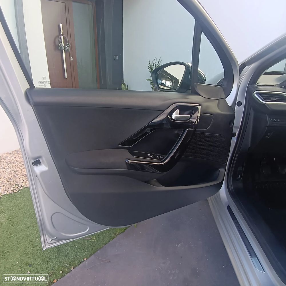 Peugeot 208 1.2 PureTech Style - 18