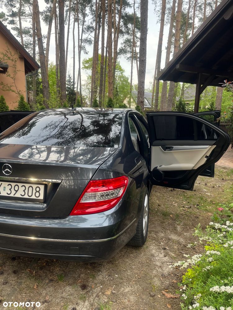 Mercedes-Benz Klasa C 180 CGI Automatik BlueEFFICIENCY Avantgarde - 3