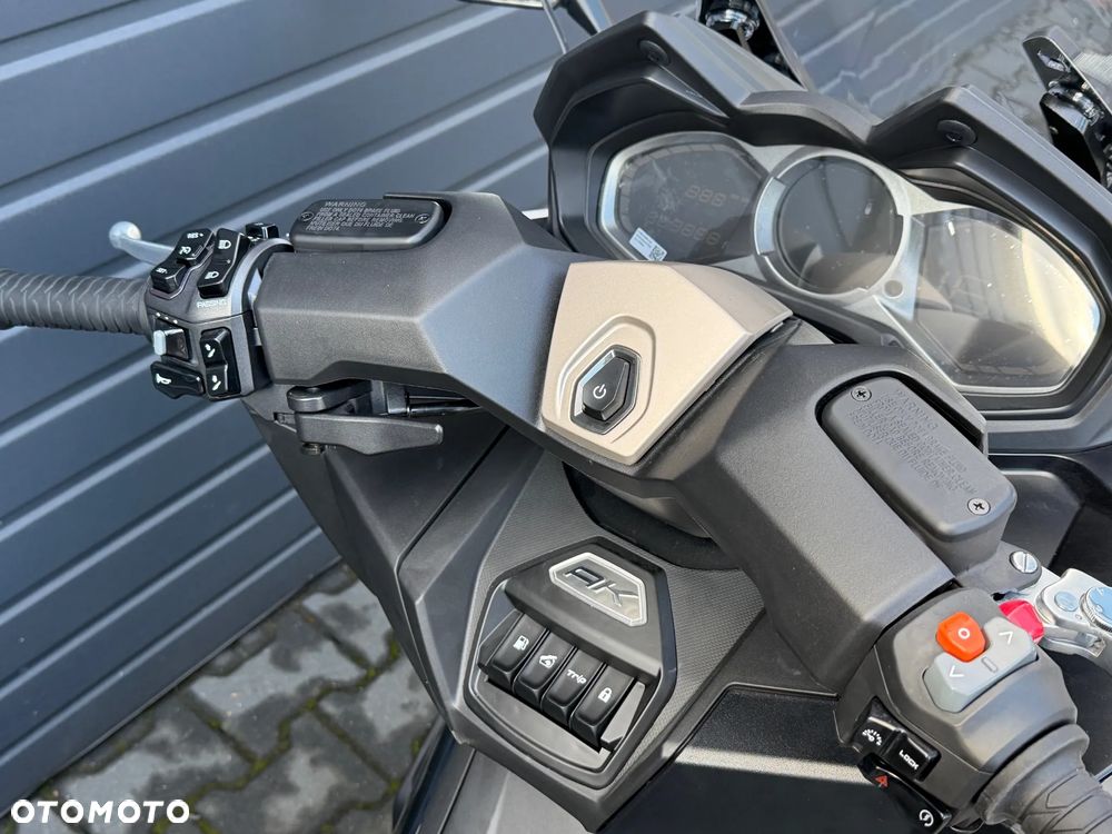 Kymco AK 575 - 3