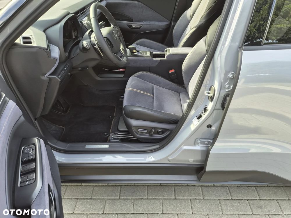 Lexus LBX 1.5 Hybrid Cool AWD - 15