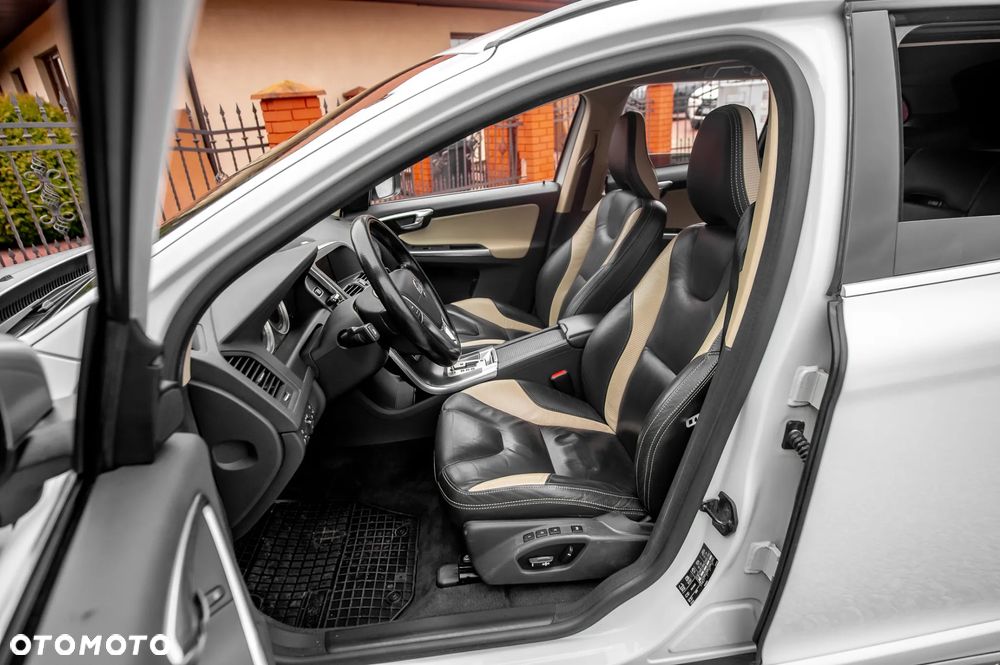 Volvo XC 60 D5 AWD RDesign - 17