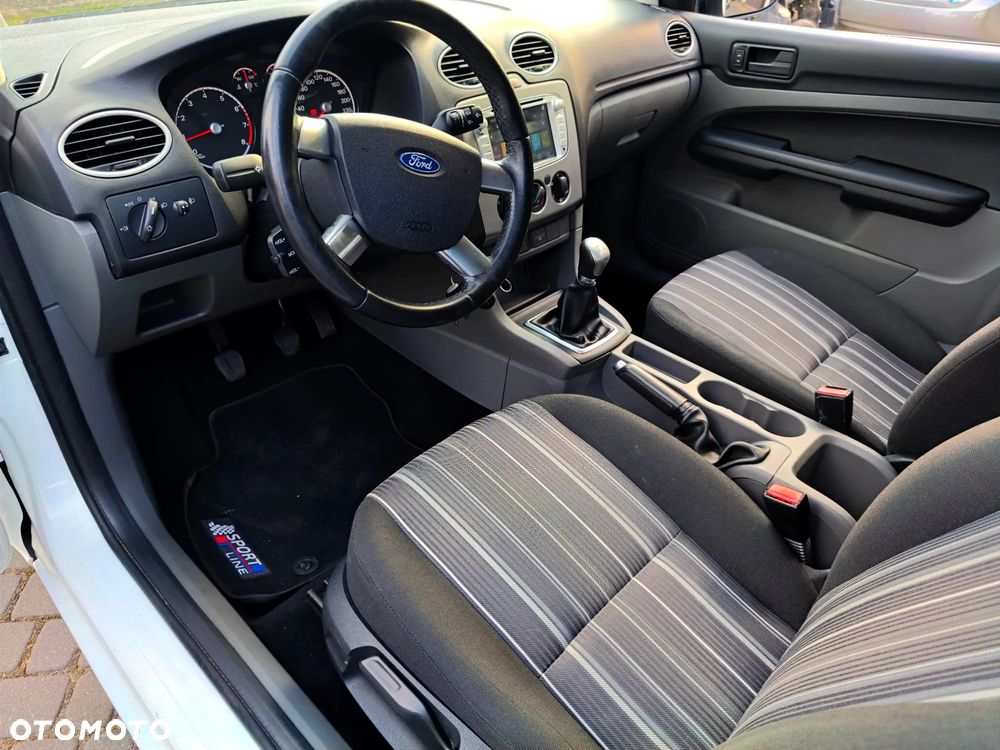 Ford Focus 1.4 16V Style+ - 32