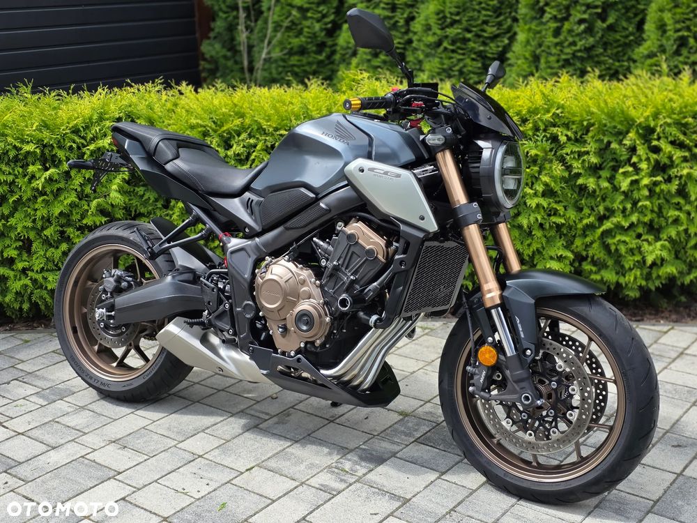 Honda CB - 1