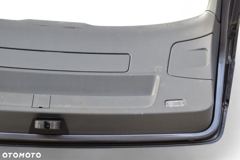 Klapa Bagażnika AUDI A4 B8 Kombi Lift 2013 Kod lakieru: LX7R - 12