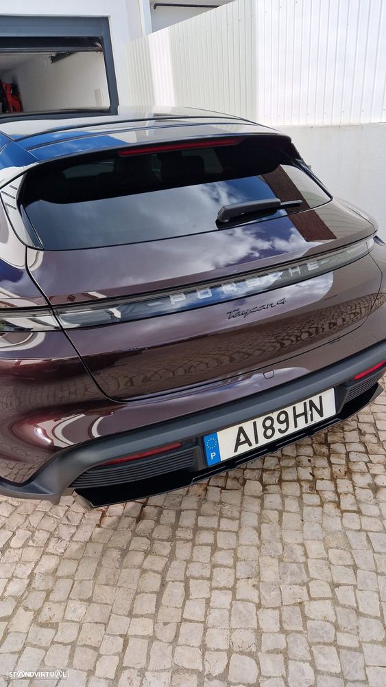 Porsche Taycan Cross Turismo 4 - 37