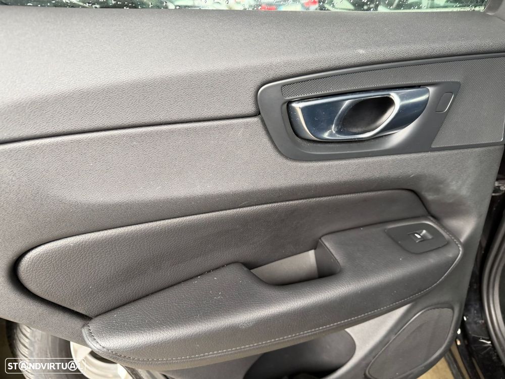 Volvo XC 60 2.0 D4 Momentum Plus Geartronic - 21