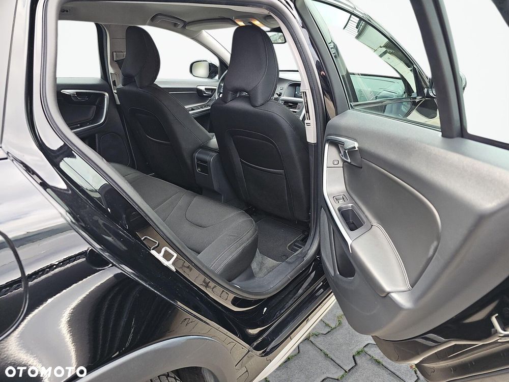 Volvo V60 Cross Country - 35