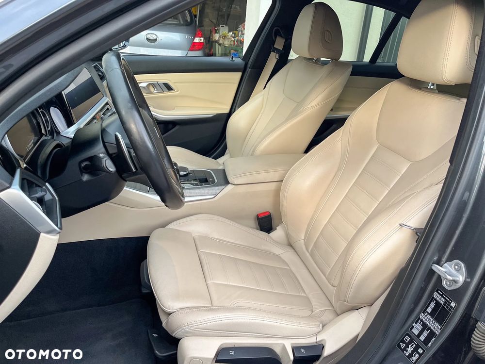 BMW Seria 3 320i xDrive M Sport - 17